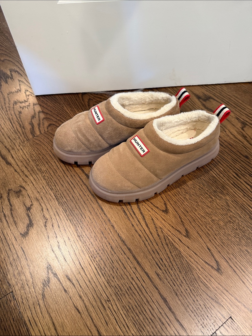 Hunter Tan Shearling-Lined Slip-On Clogs with Red Heel Tabs